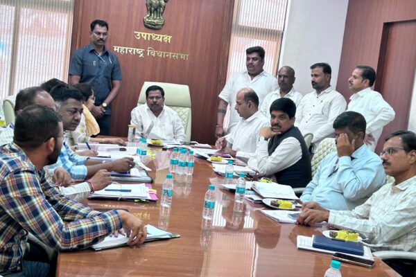 मोशी येथील नवीन न्यायालयाबाबत अण्णा बनसोडे यांच्यासोबत बैठक